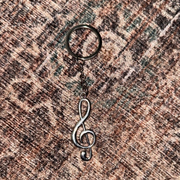 Treble Clef Keychain - Picture 4 of 6